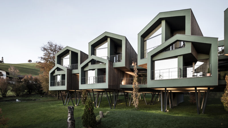 Floris Green Suites: A park expanding its’ own horizons (noa* network of achitecture)