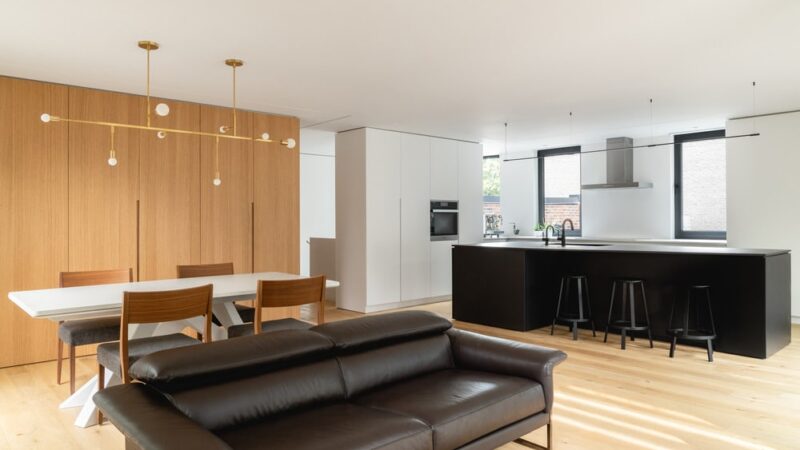 10th Avenue Duplex by Paul Bernier Architecte