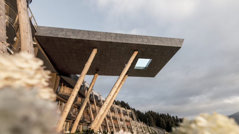 Hotel Hubertus: oscillating between heaven and earth